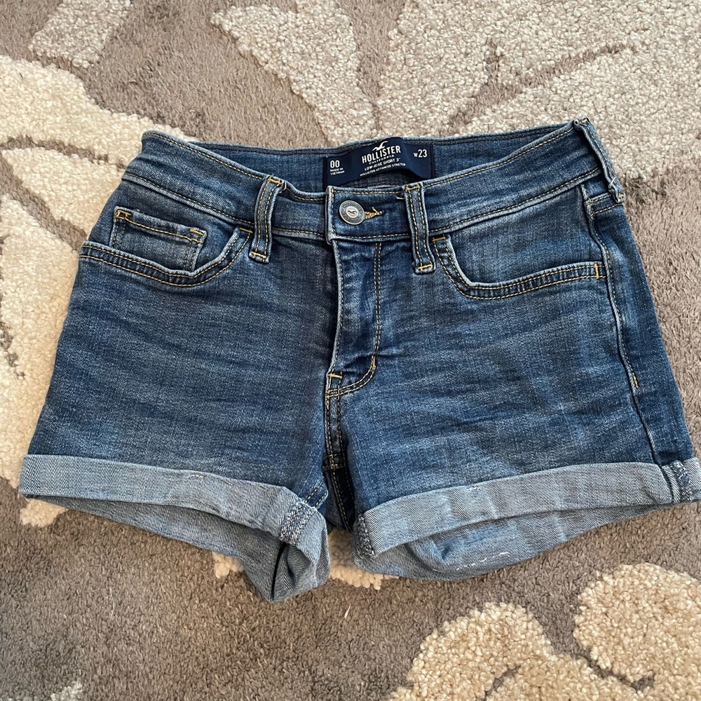 Hollister Low Rise Short 3” Jeans Size 00 Advanced Stretch